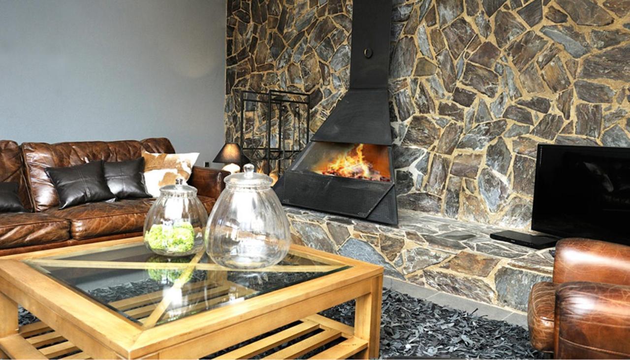 La Caseta De Queixans Con Chimenea Puigcerda Luaran gambar